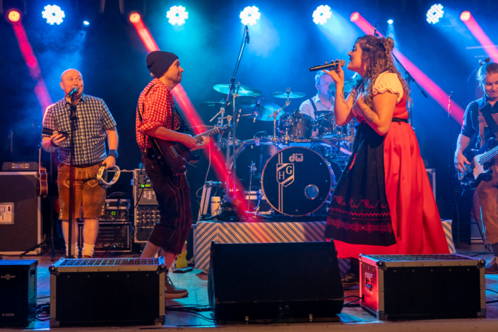 Gitarrenlehrer Uwe Naboreit rockt das Oktoberfest